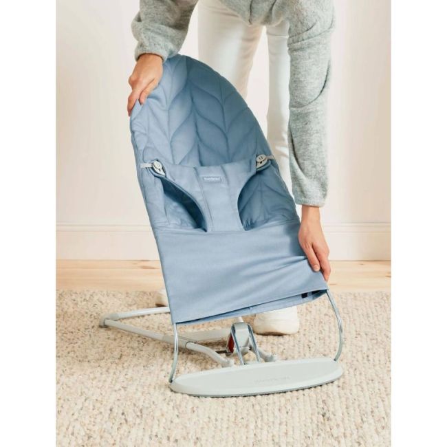 BabyBjörn Bliss Babywippe, gewebter Stoff, gepolstertes Blütenblau